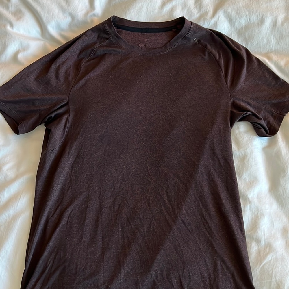 Lululemon license to train shirt